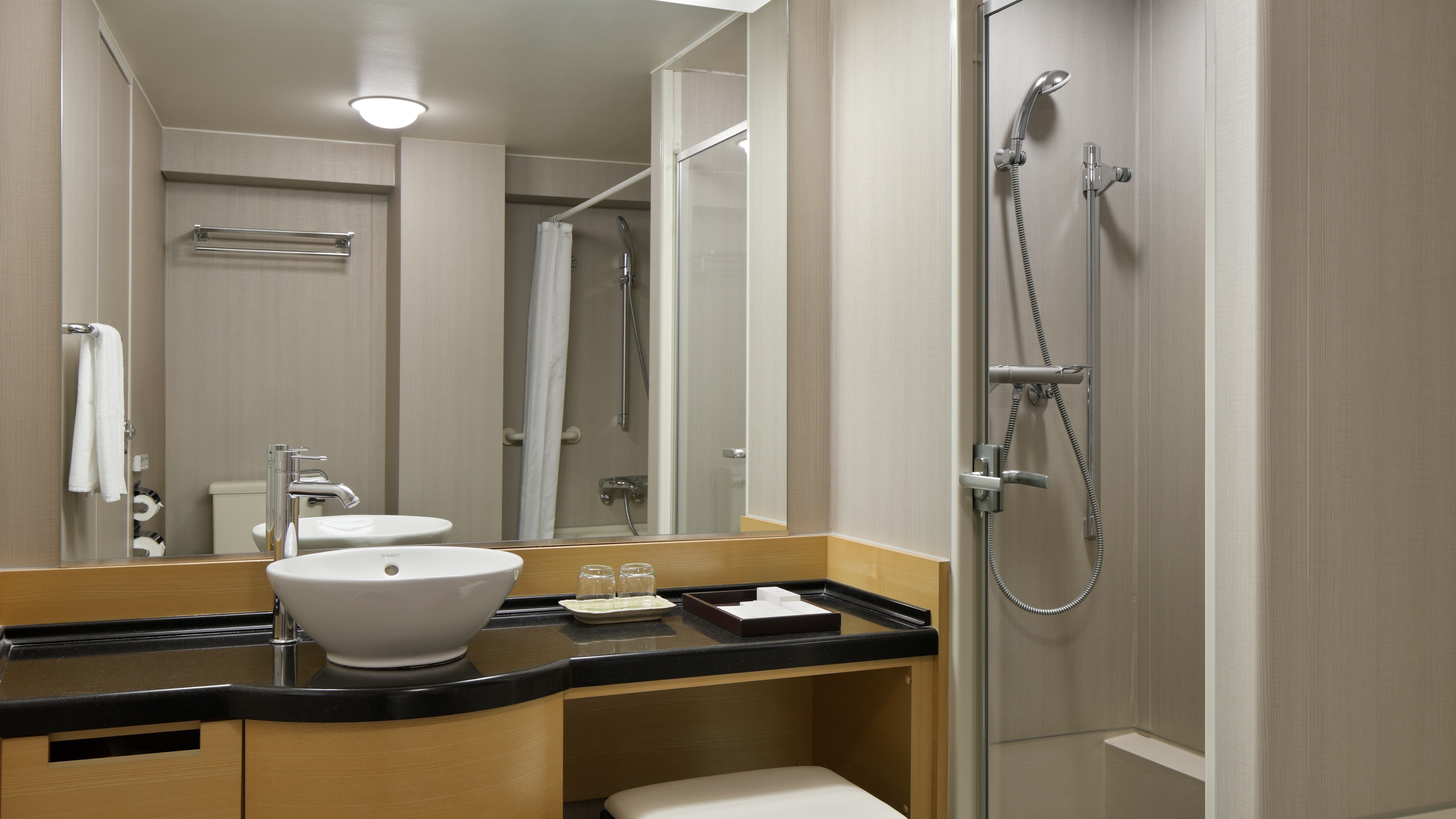 & diams; Kamar Mandi Lantai 8 Lantai Club