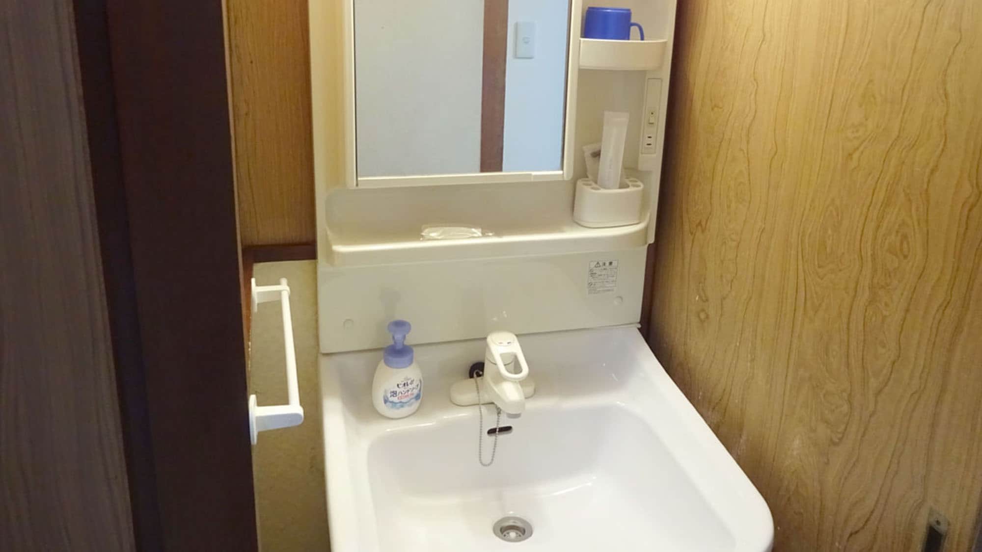 ・ Convenient independent washbasin room (Japanese-style room 6 tatami mats)