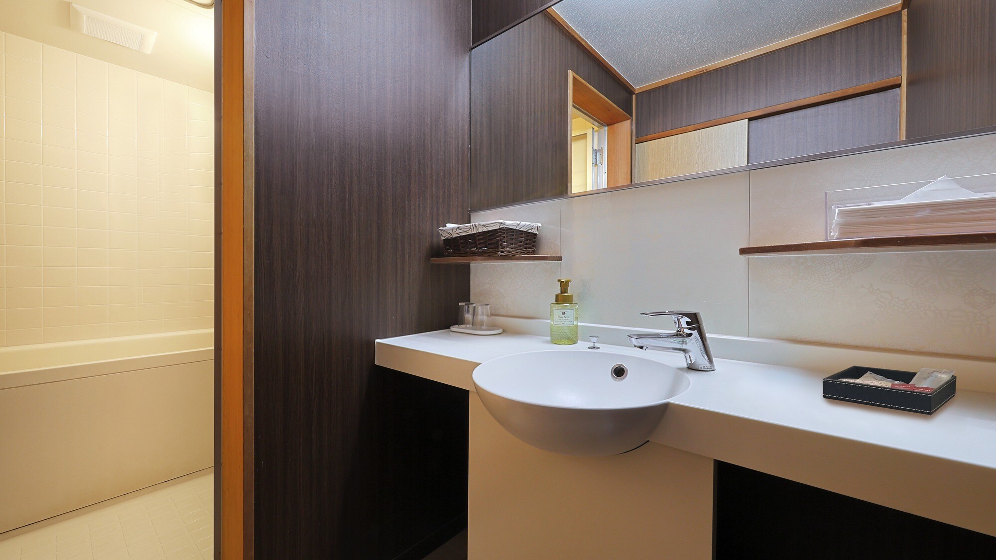 [Mountain side] Japanese-style room 10-14 tatami mats