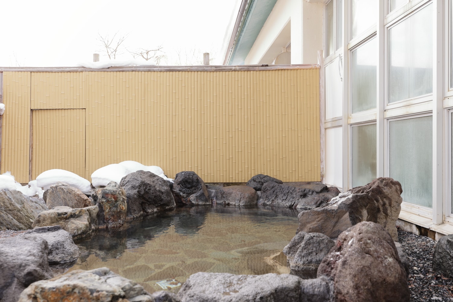 Open-air bath