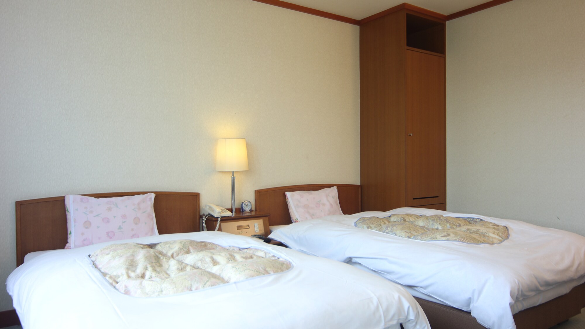 Western-style twin room (with bathroom)