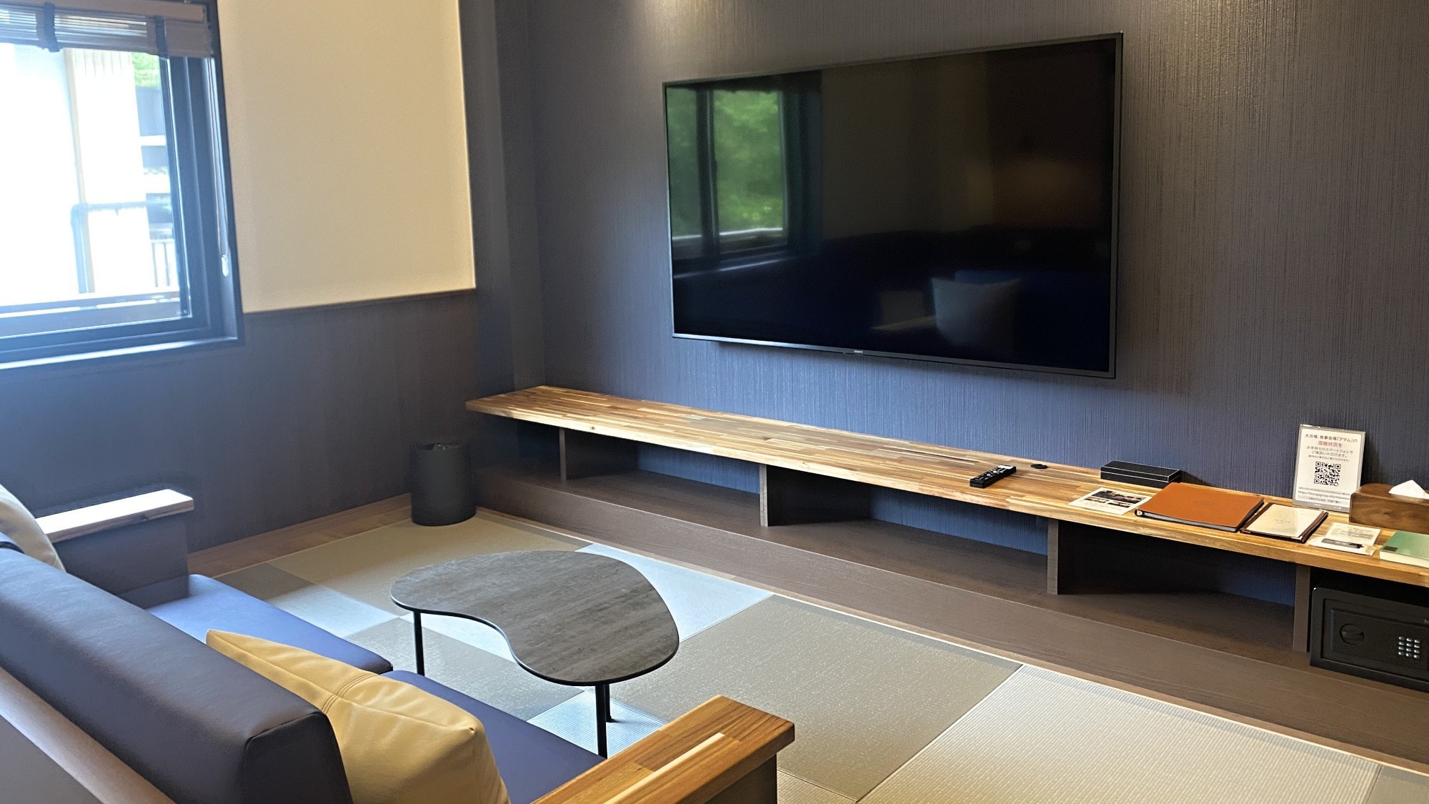 ◆ [With hot spring bath] Japanese-Western style room / living space is equipped with tatami mats and sofas where you can relax (example of guest room)