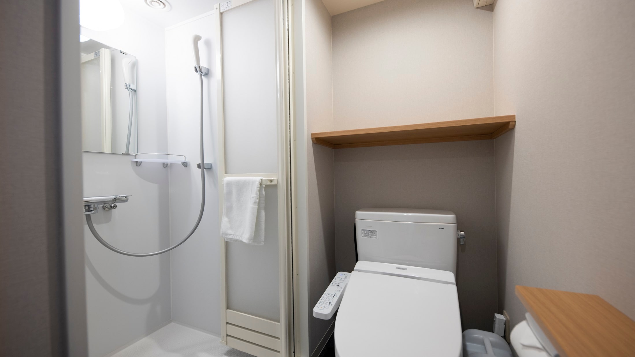 [Guest room] Toilet with warm water washing function