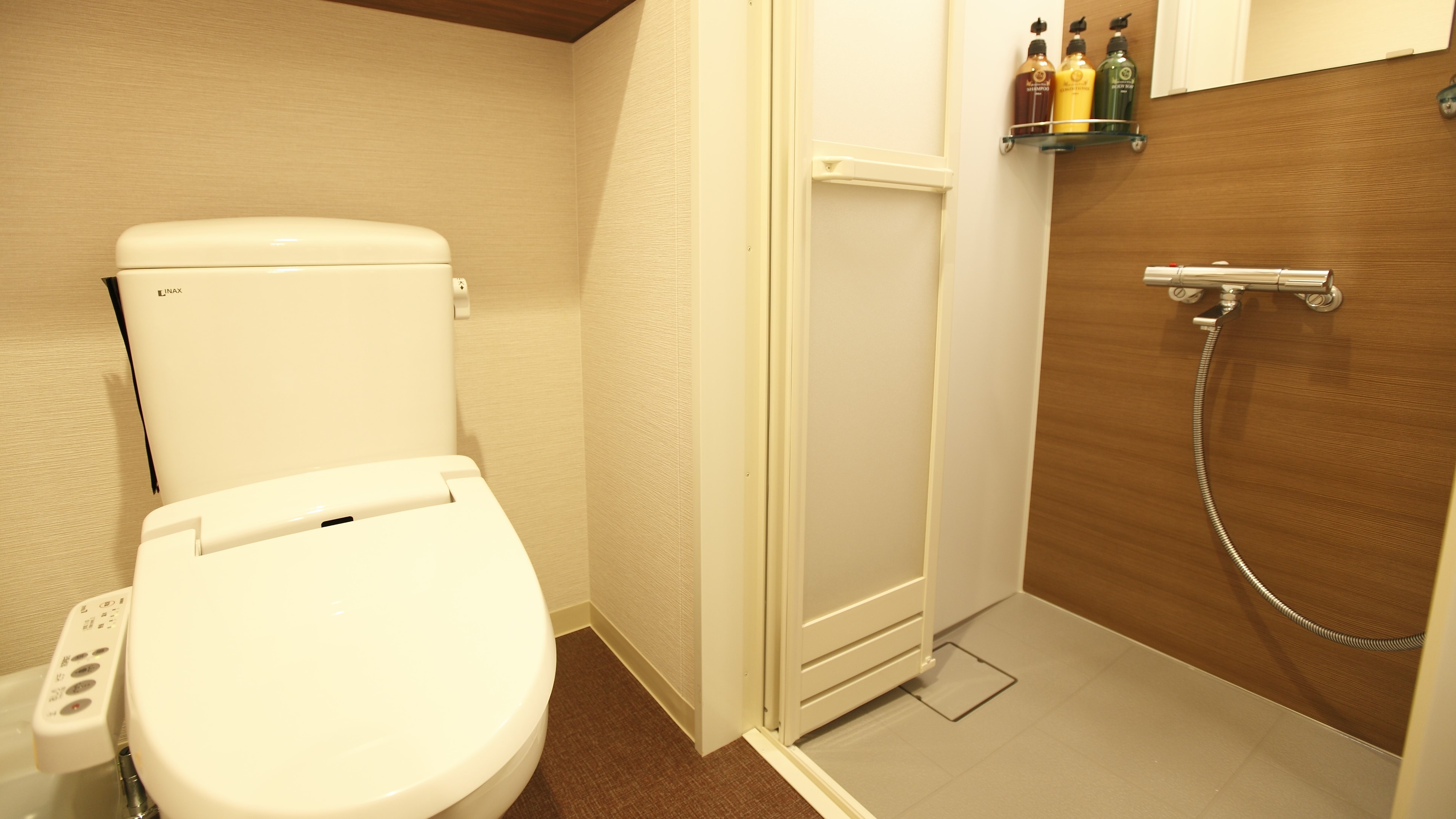 ◆In-room shower booth (image)