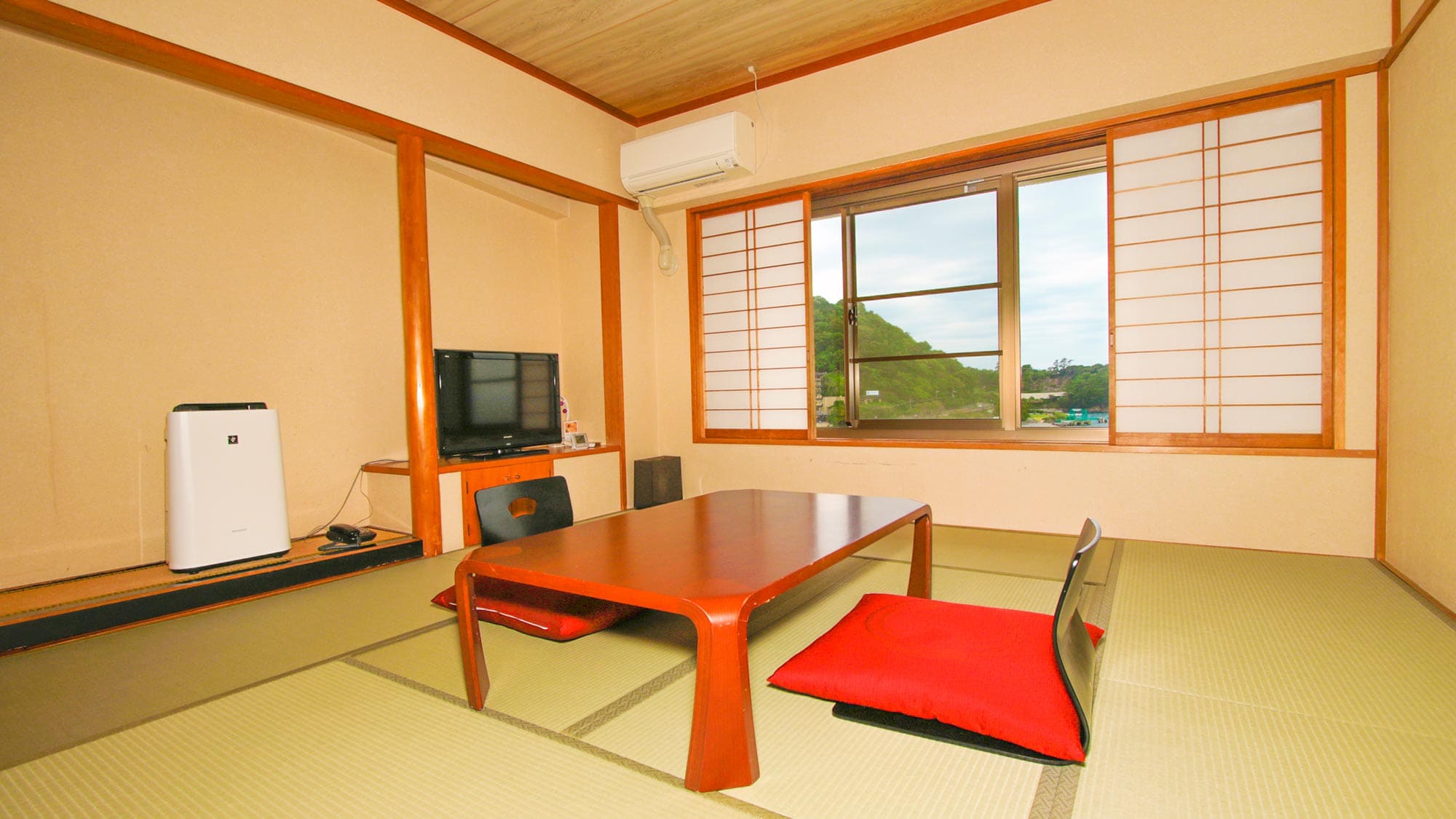 [Non-smoking] << With open-air bath >> Japanese-style room <10 tatami mats> / Capacity ~ 4 people