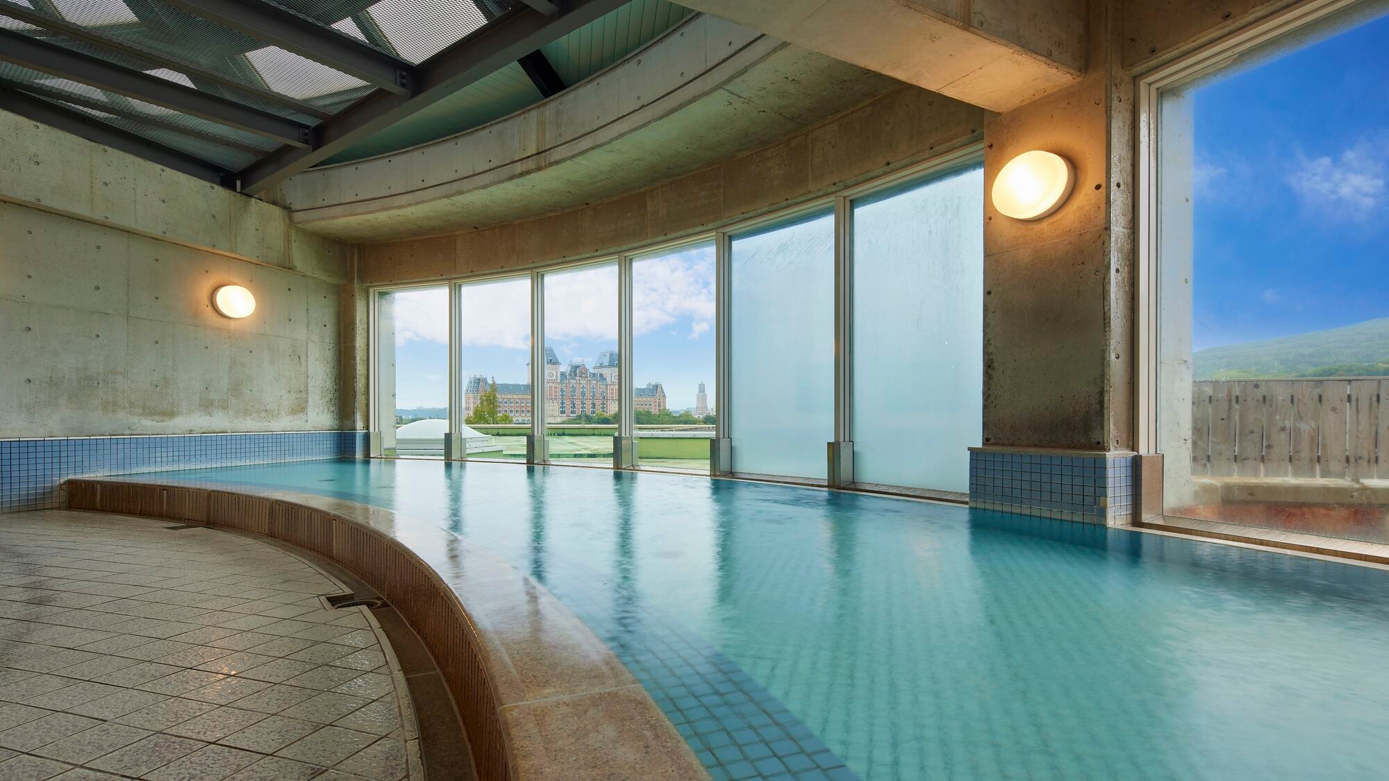Large public bath (women's bath)
