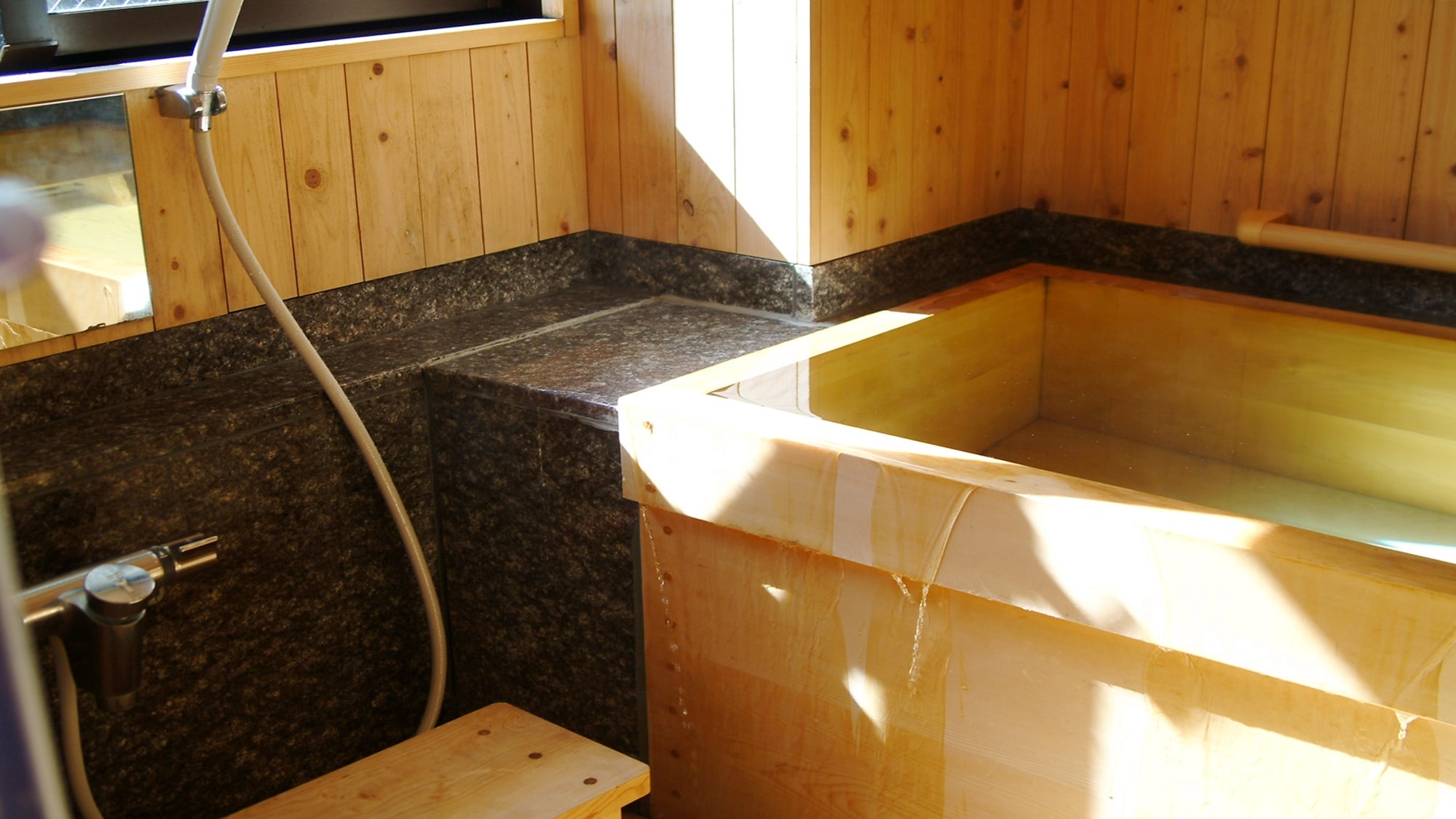 *[Example of a 12 tatami Japanese-style room in the new building with indoor hot spring bath]