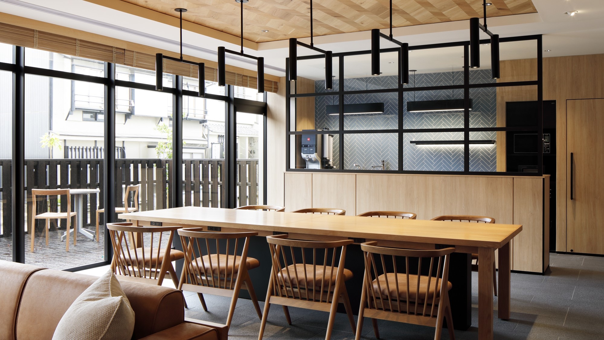 Shared space: Equipped with a free cafe where you can eat as much as you like, a microwave, and an ice machine.