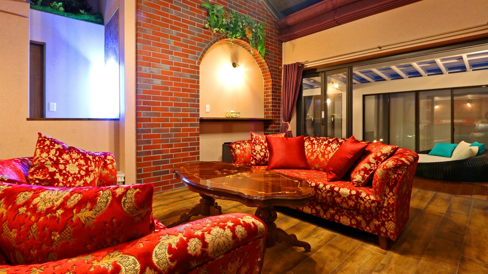 Royal Suite: Kamar merah yang elegan dan menenangkan
