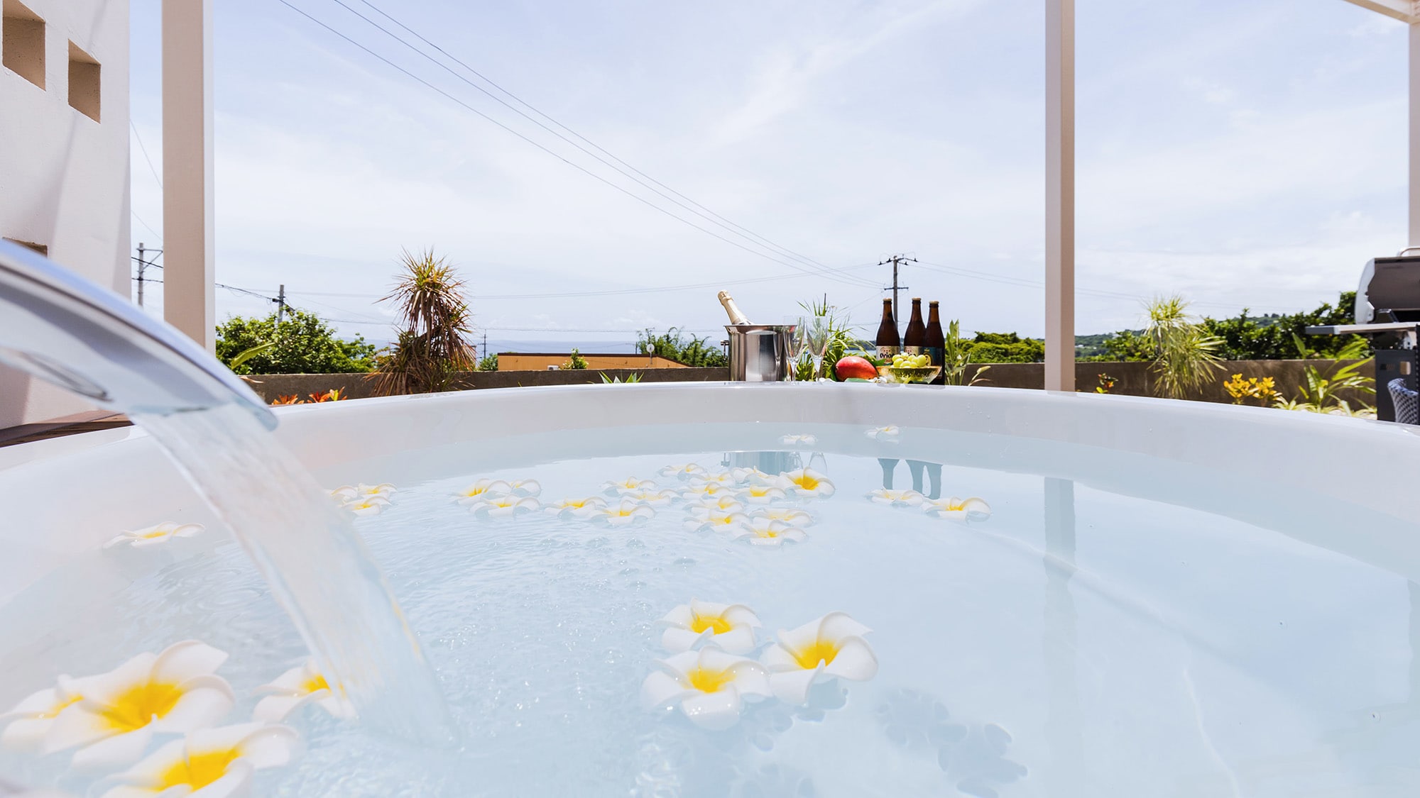 ・[Jacuzzi] Relax your tired body and mind while enjoying the view from the hilltop.
