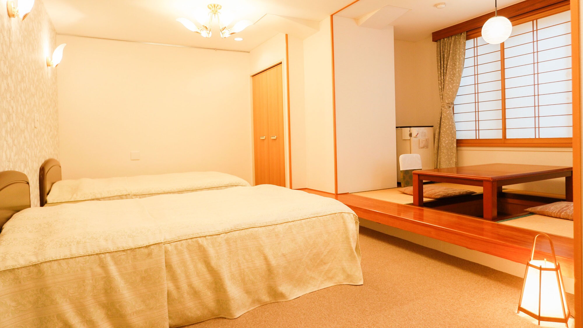 [Japanese-Western style room] Japanese-style room 4 tatami mats + Western-style room 6 tatami mats (twin bed / pets not allowed)