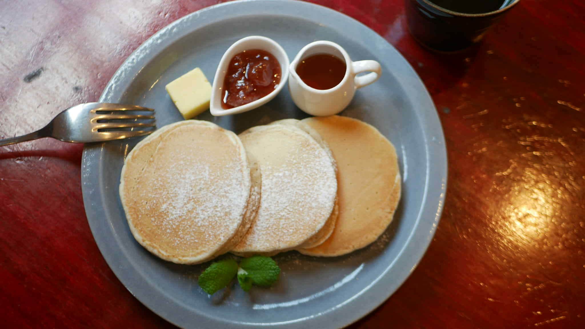 Enjoy a breakfast of Kyushu pancakes at the retro coffee shop "Aburatsu Coffee +"
