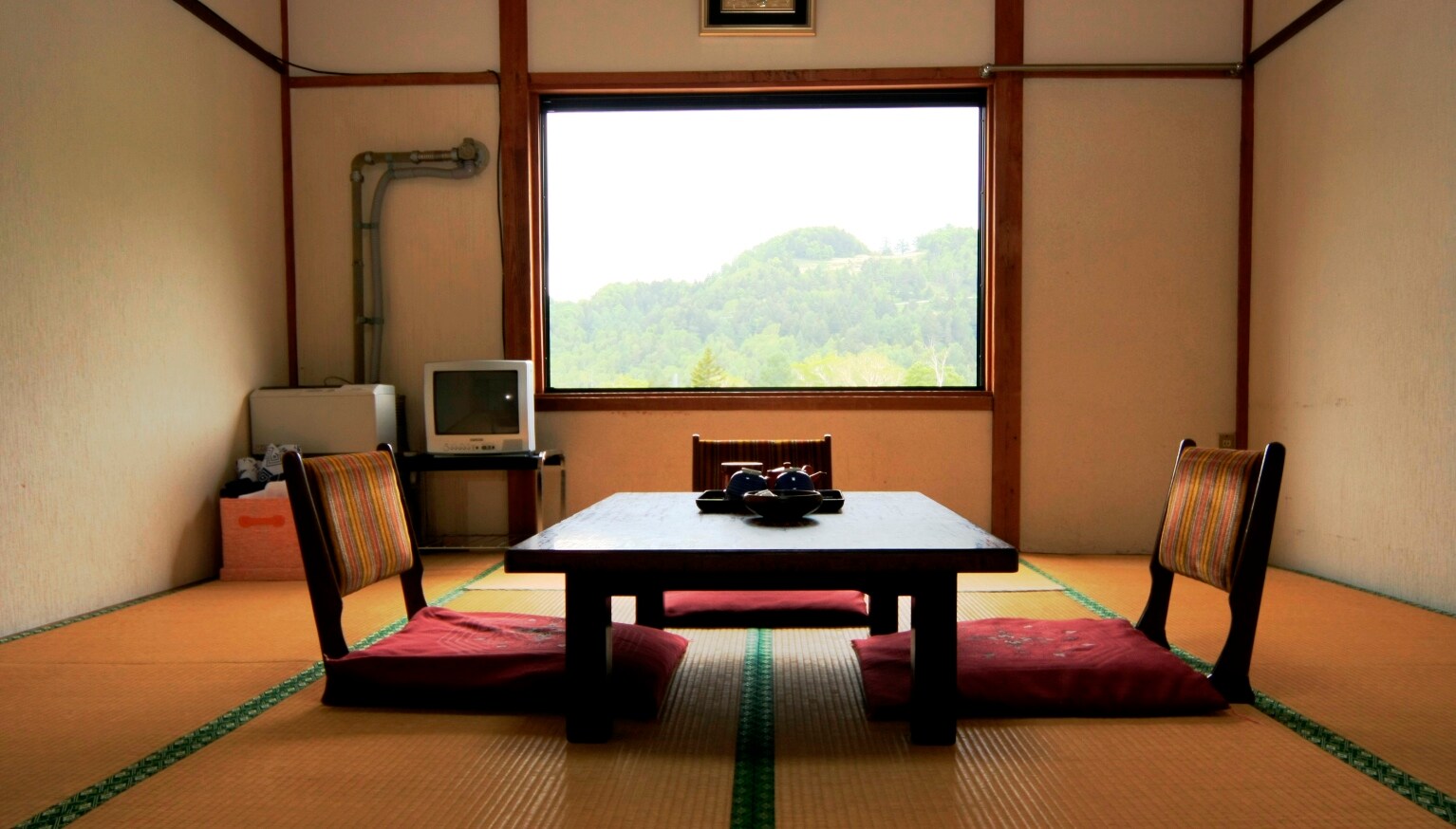 [Panorama] Japanese-style room with 10 tatami mats *TV not included.