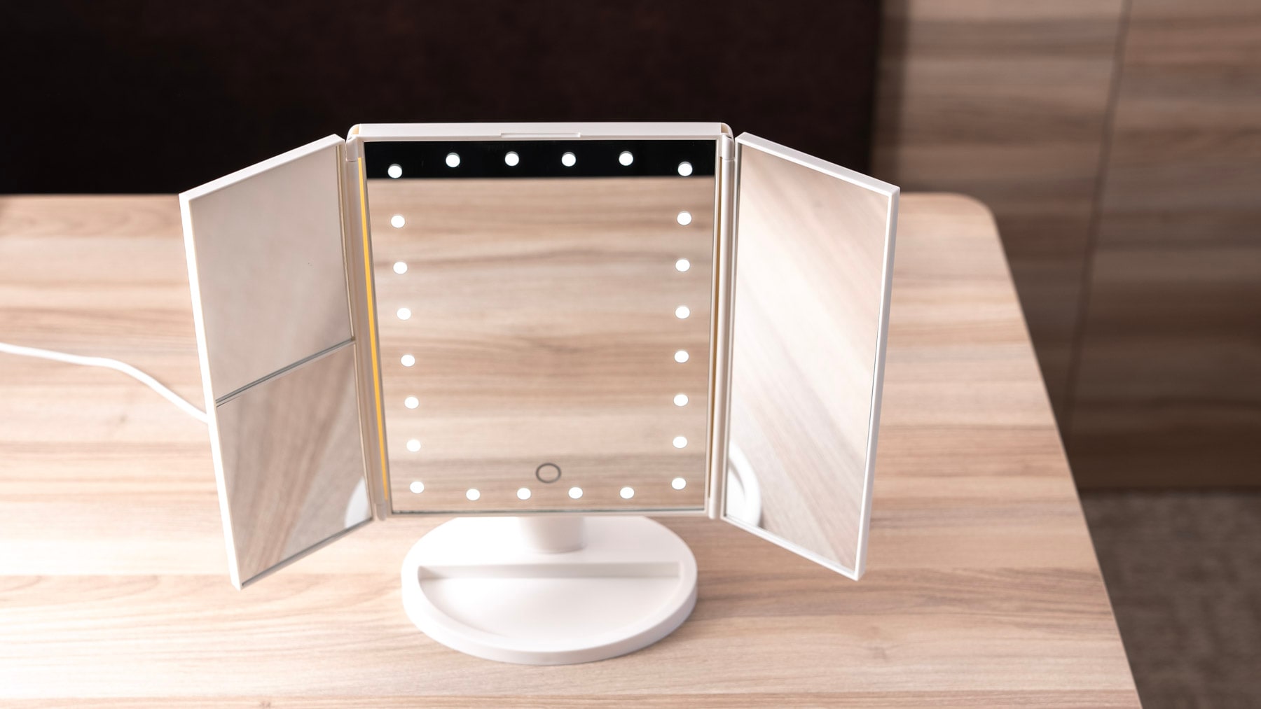 "Actress Mirror" giúp bạn trang điểm dễ dàng