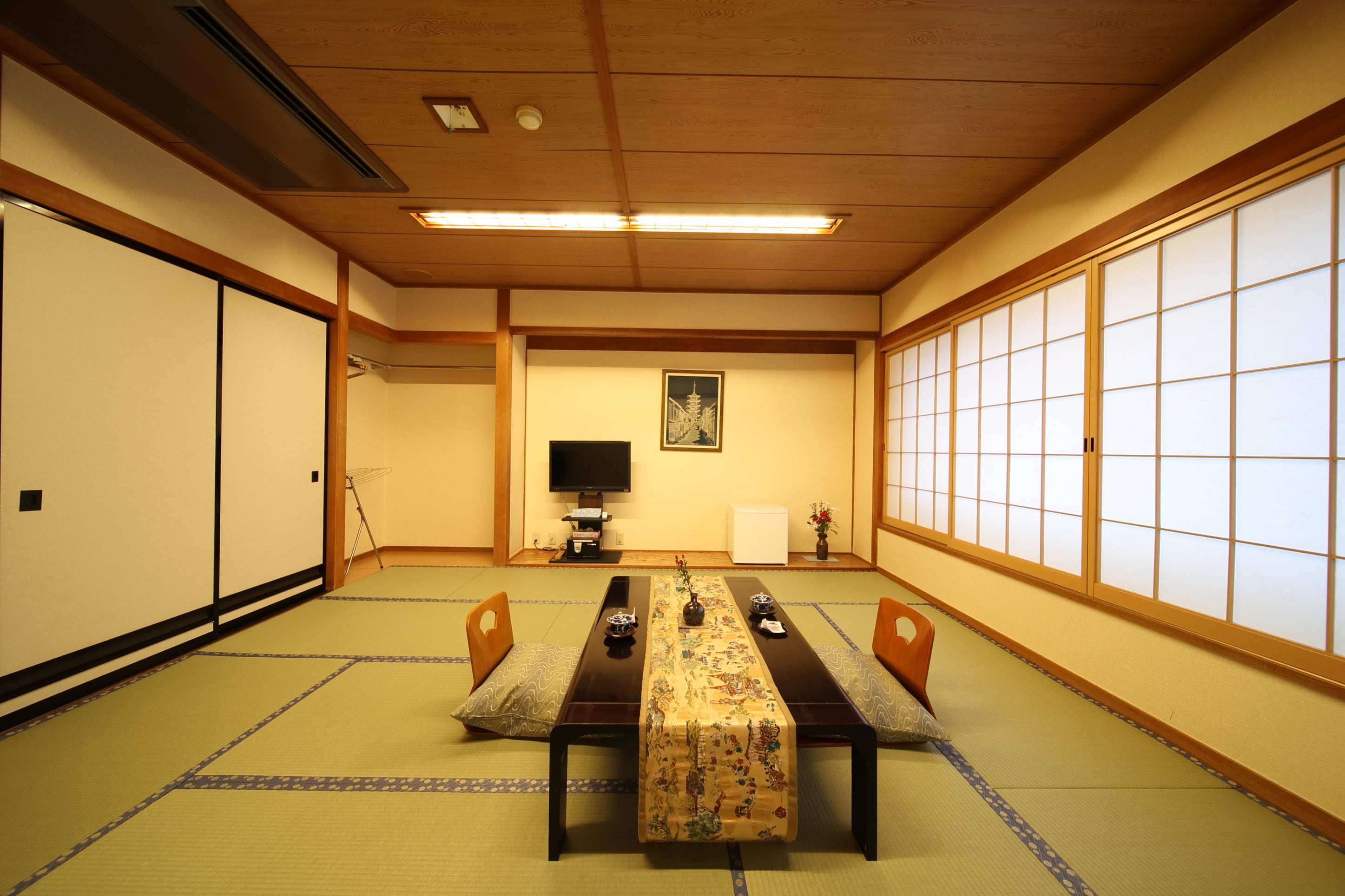 Room photo image (other angle)