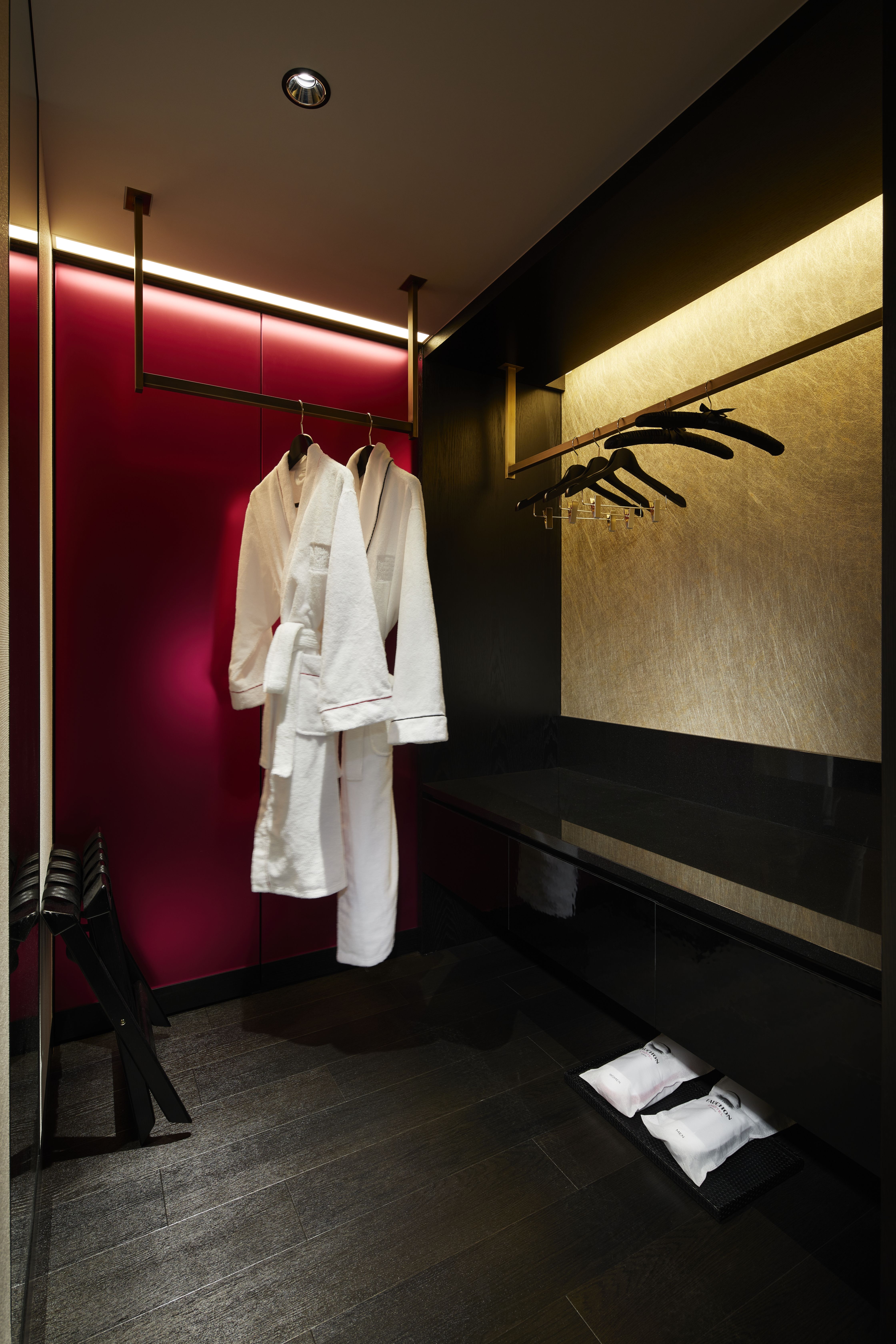 Prestige Suite Walk-in Closet