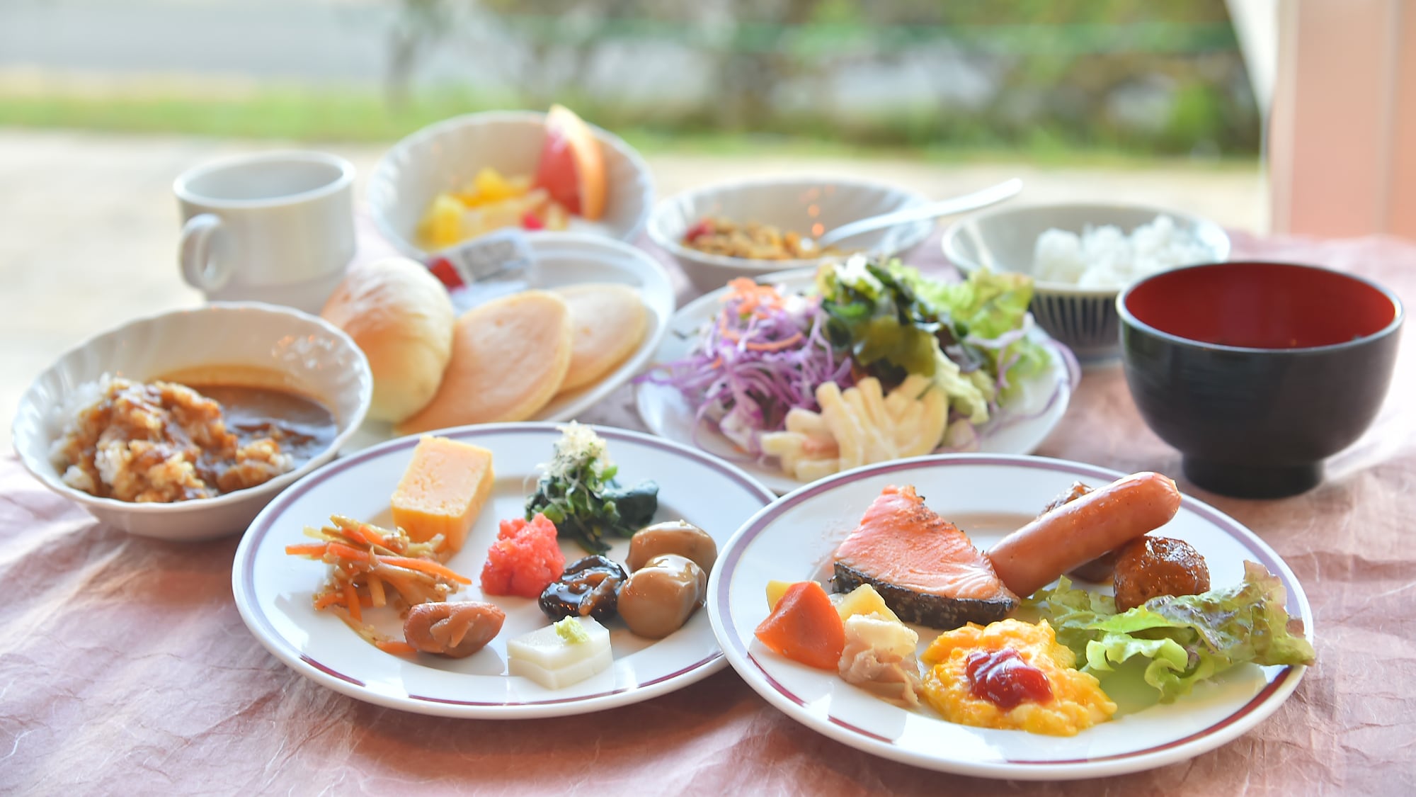 For breakfast, choose what you like from the buffet♪