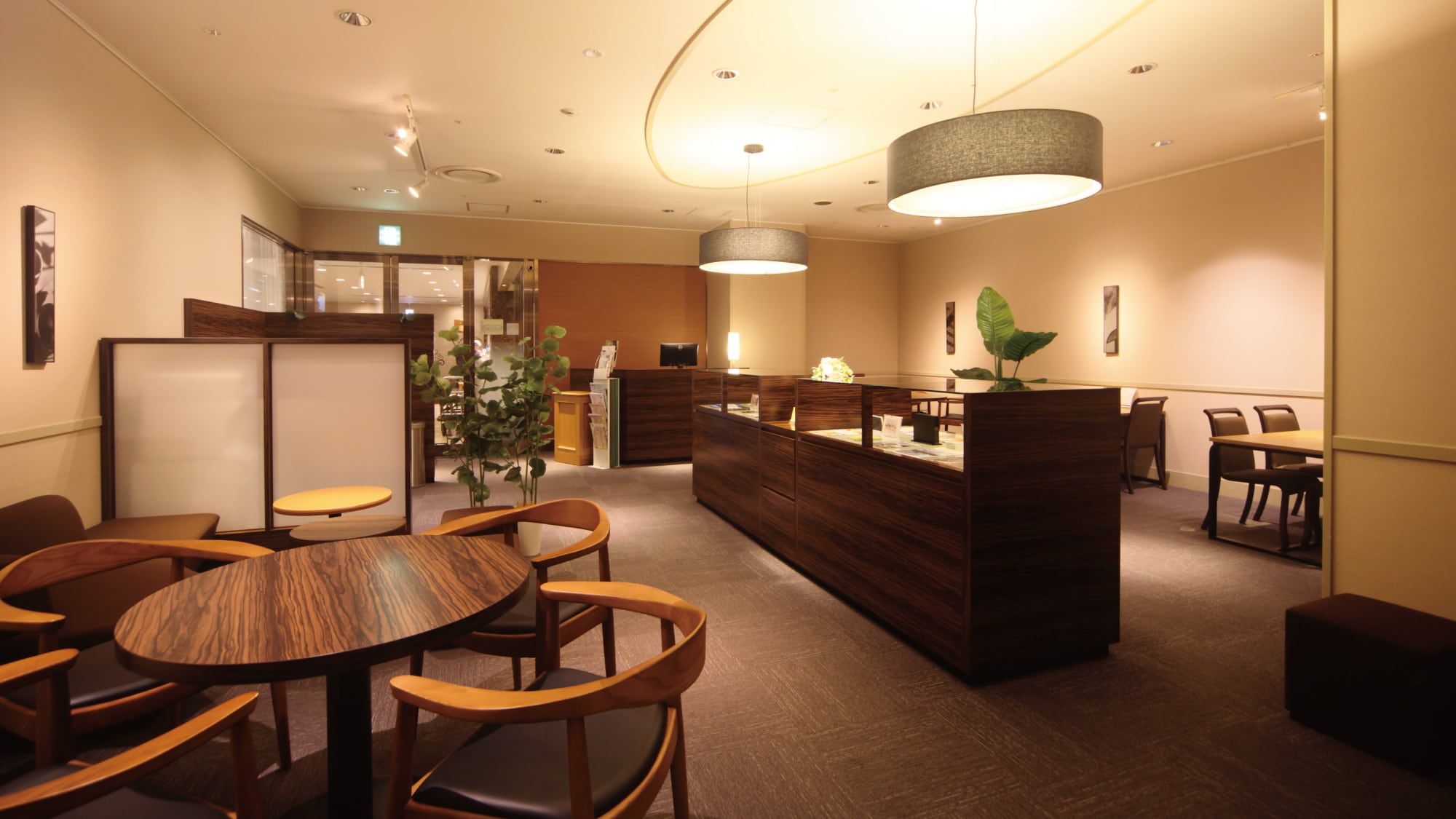 The Welcome Lounge is exclusively for guests on the 3rd floor. Please use it for a momentary rest after check-in.
