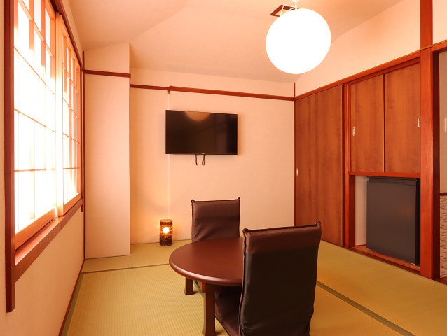 Image of Japanese-Western style room in the annex