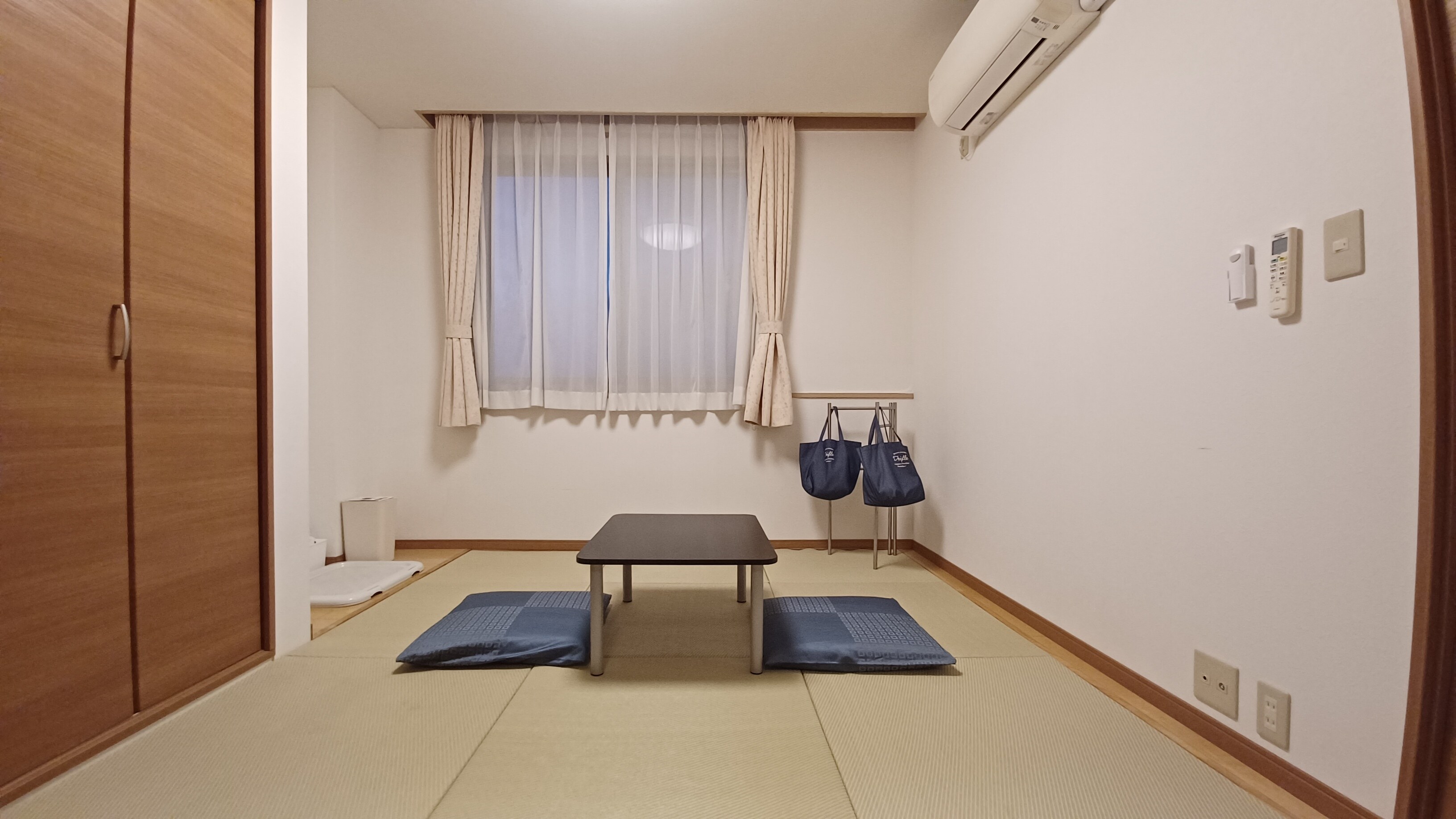 B Half Japanese-Western Room (B-1, 2, 3)