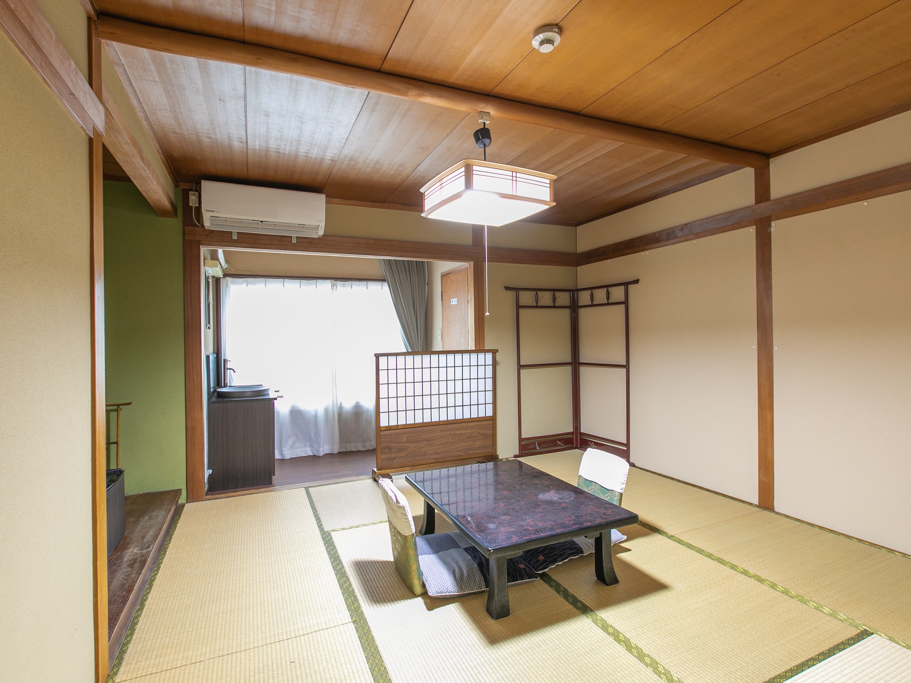 Japanese-style room for four (no bathroom)