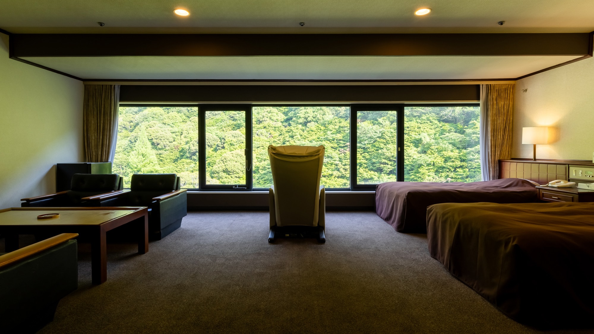 [Deluxe Twin] Kamar menghadap ke sisi lembah. Anda dapat menikmati panorama alam yang indah dari lantai atas.