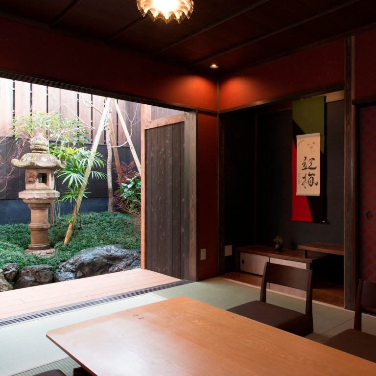 A Japanese-Western style room with a garden and an open-air bath in a Kyoto townhouse [Koume] 53㎡