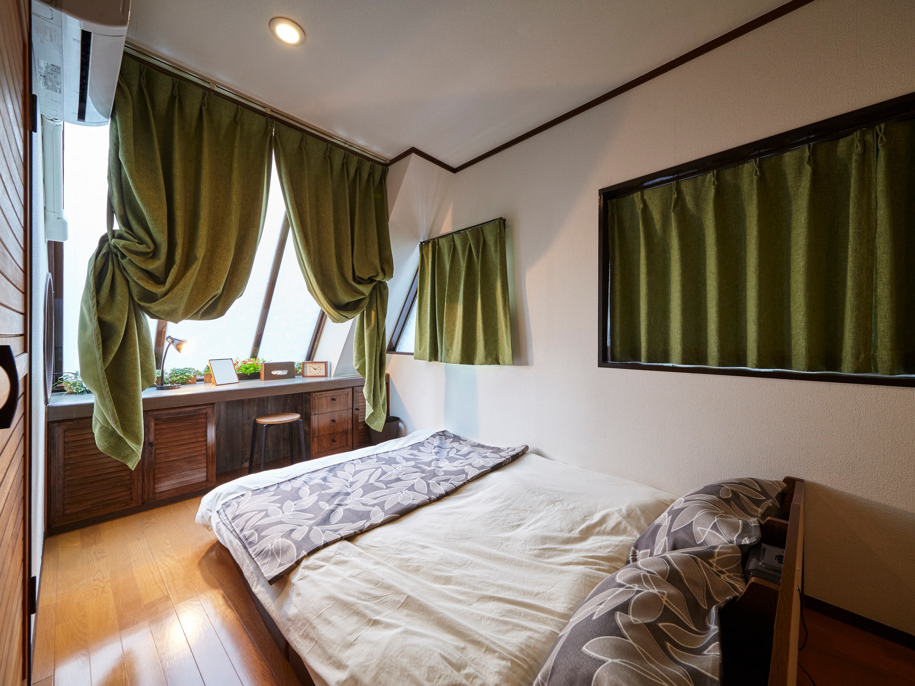 5th floor bedroom (2)