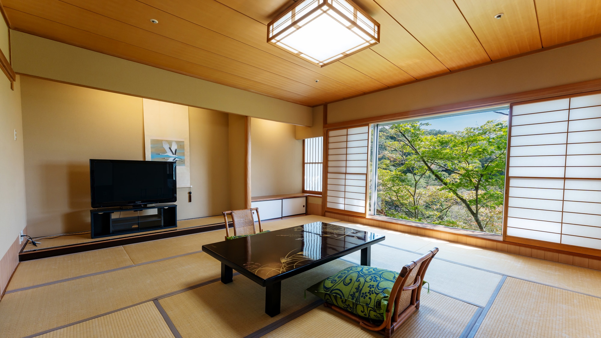 [Non-smoking] Deluxe Japanese-Western style room (guest room) / 68 square meters