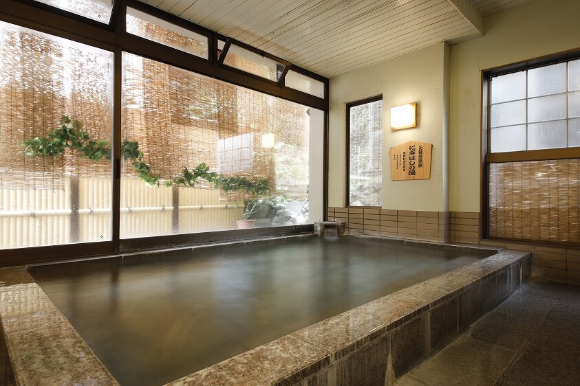 Indoor bath _ stone bathtub. The ceiling is open. (Food bath)