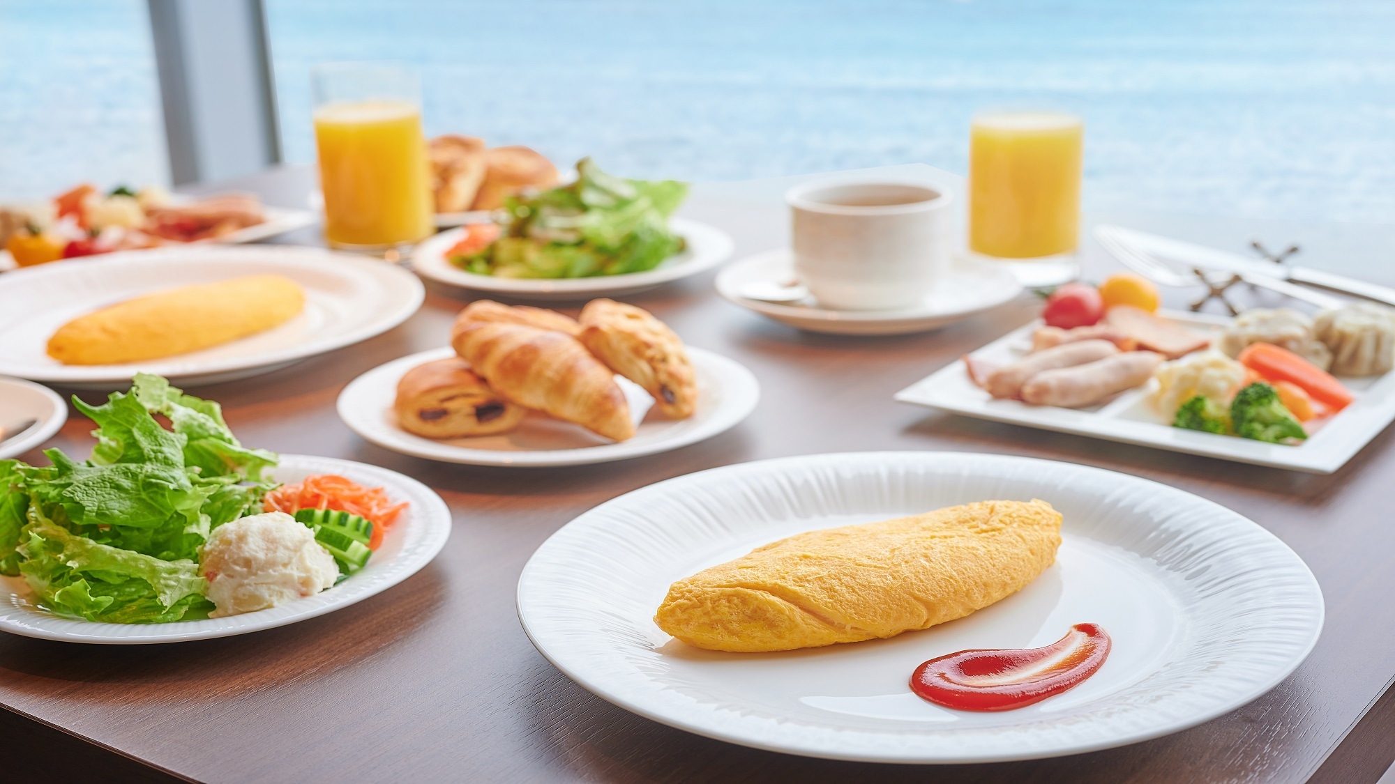 Club lounge breakfast (image)