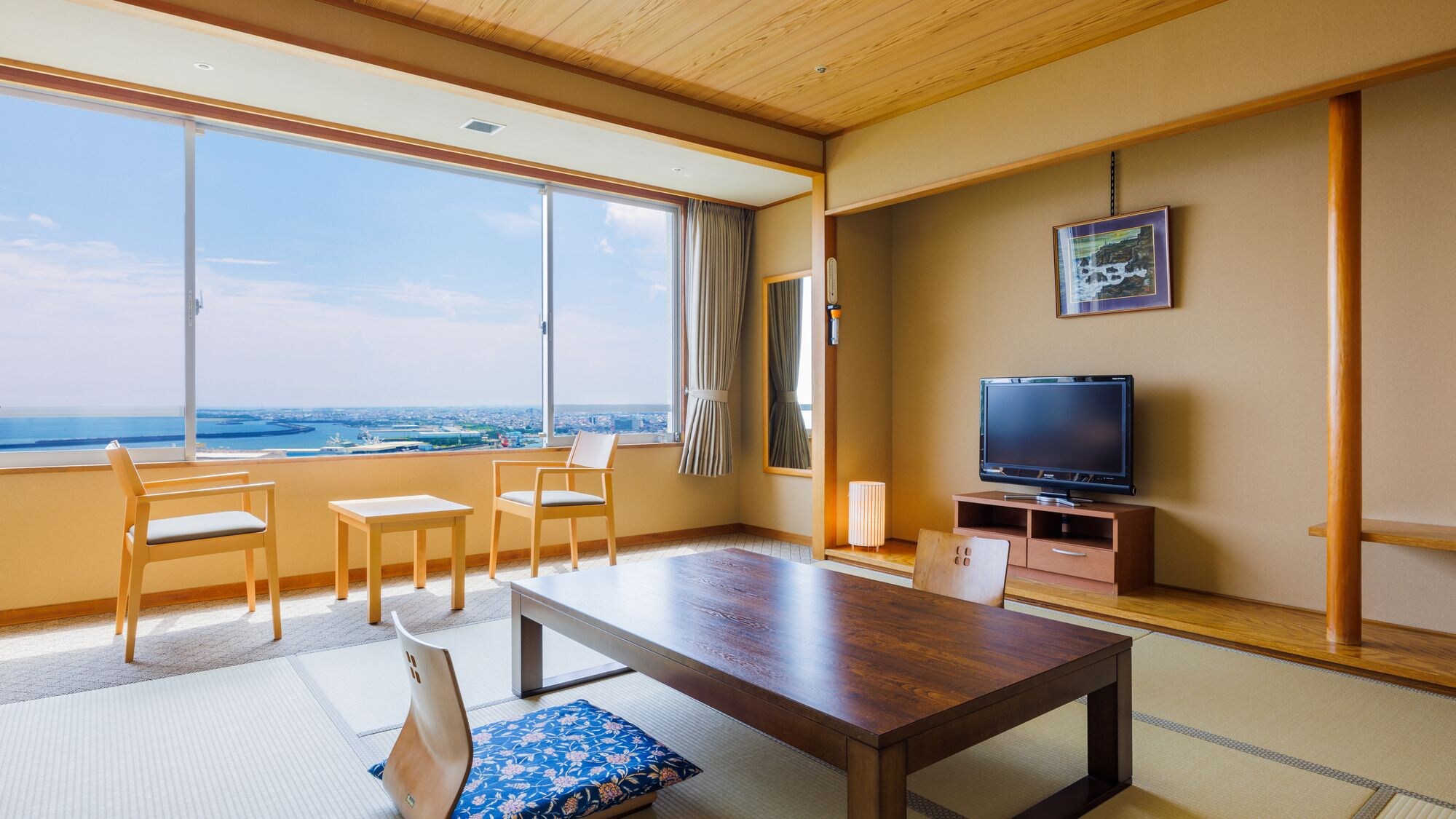 Japanese-style room (8 tatami mats)