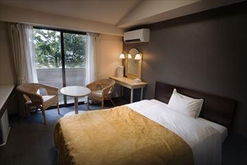 Room 4 (double bed)