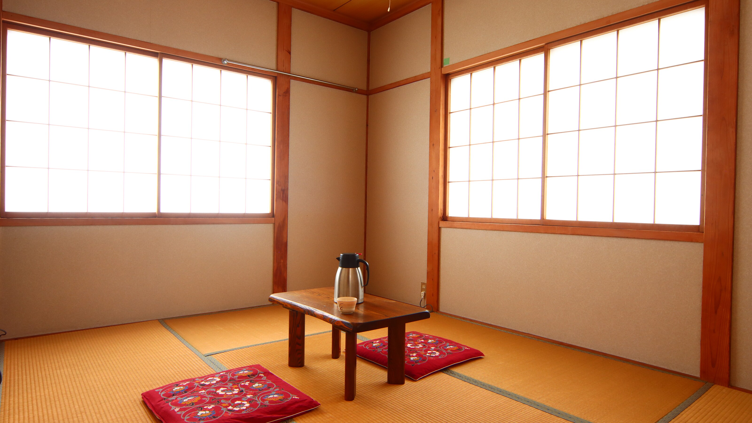 Japanese-style room (6 tatami mats)