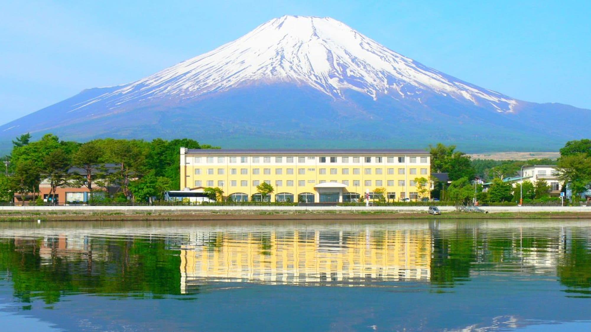 [All rooms have a view of Mt. Fuji or Lake Yamanaka] You can choose the view from the window according to your preference.