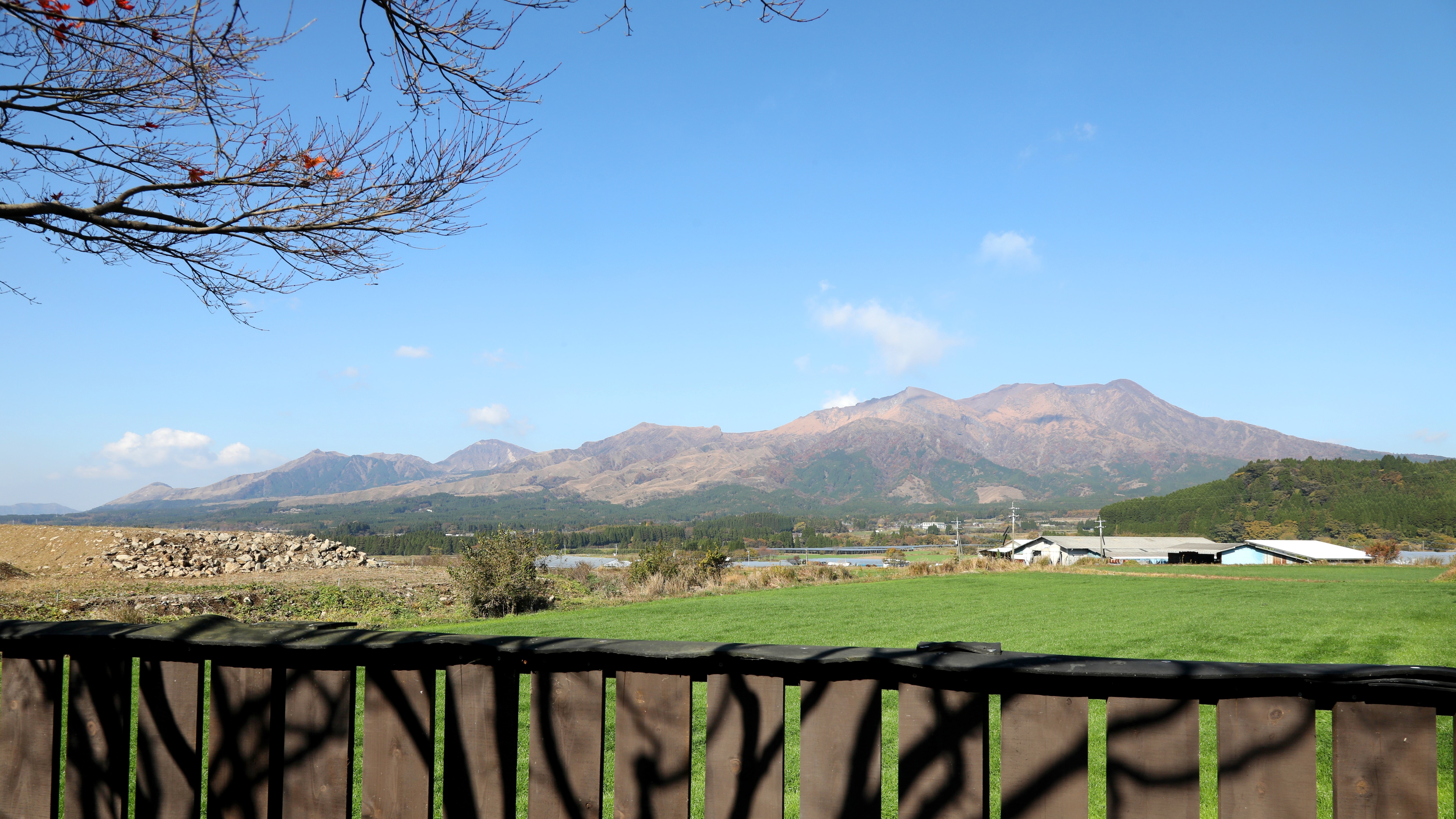 从旅馆眺望阿苏五峰