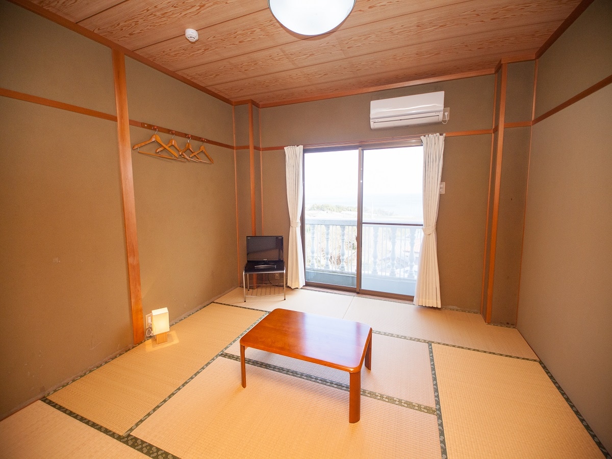 Japanese-style room (8 tatami mats)