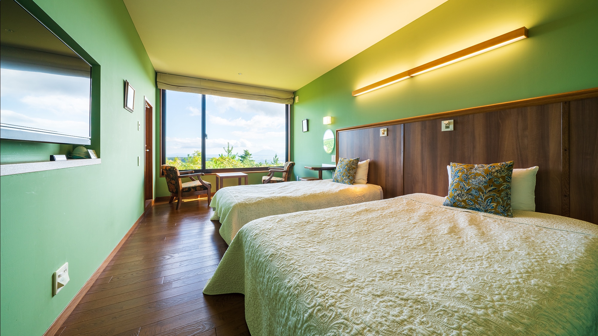 Peach Western room