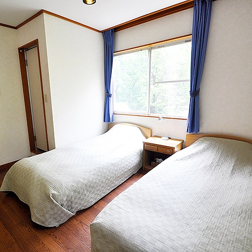 Twin room with washbasin and toilet [Free Wi-Fi available!]