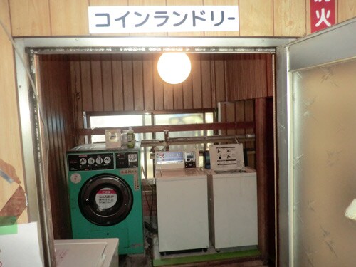 Coin laundry