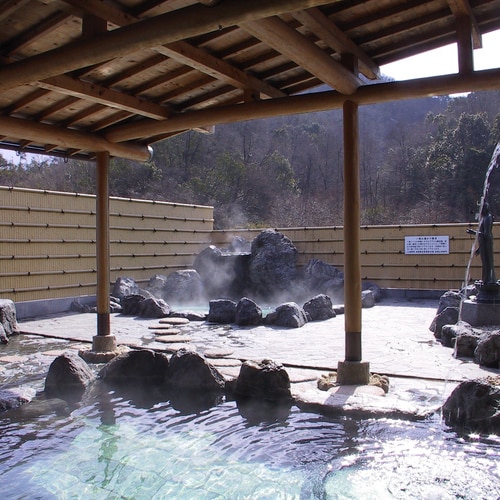 Open-air bath