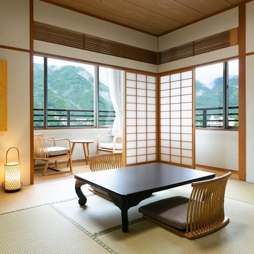 Example of a guest room (Japanese-style room with 8 tatami mats and a bathroom)
