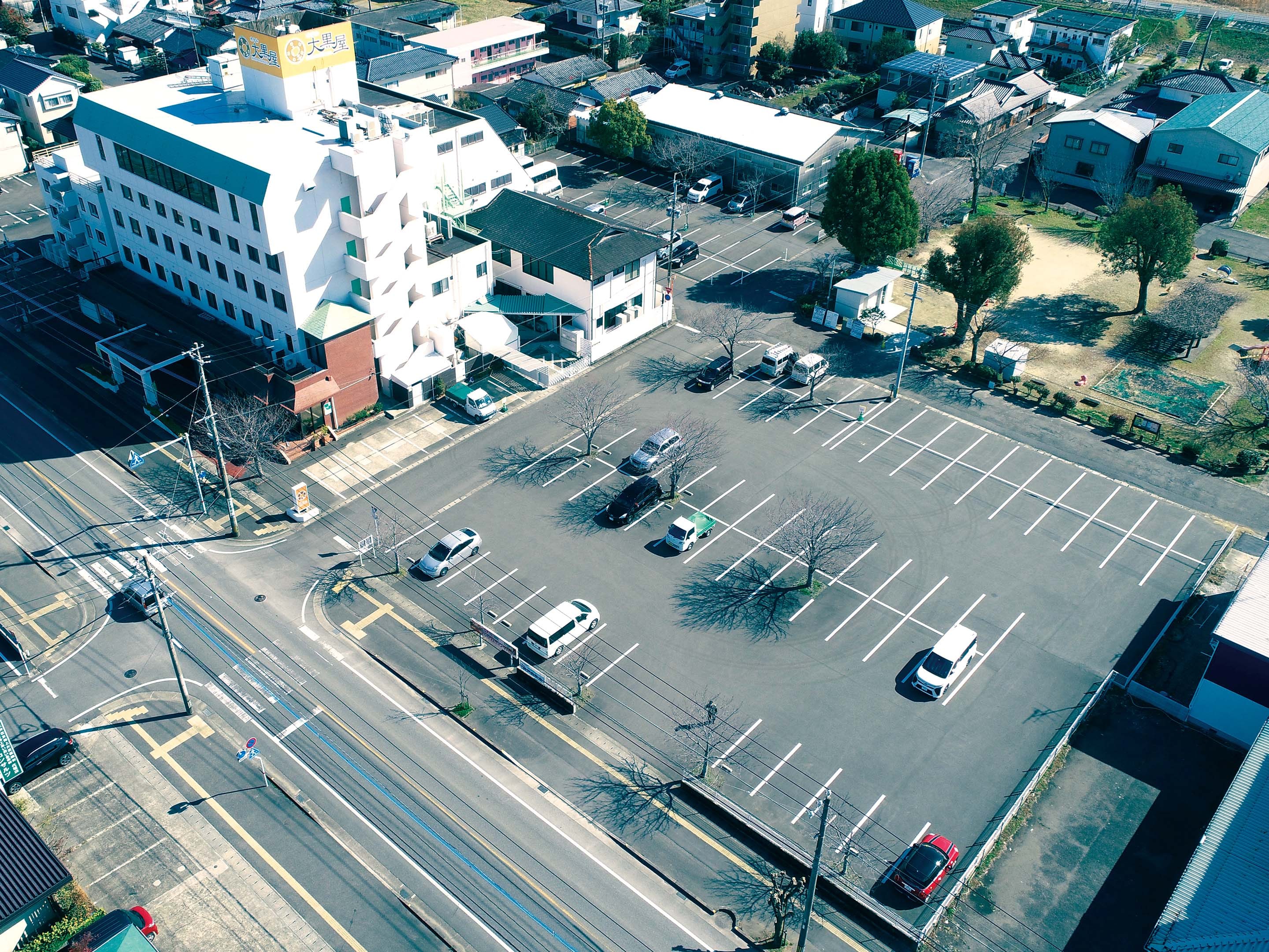 Customer parking lot (flat parking lot)