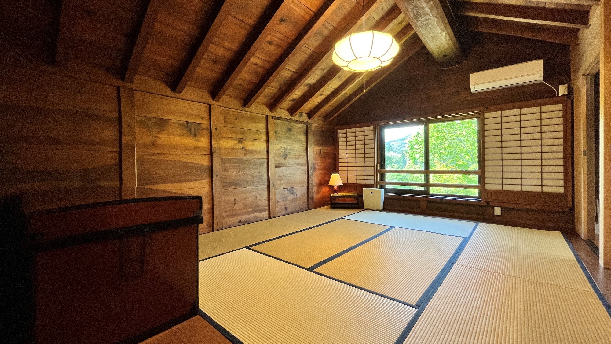 [Stay in a storehouse - Library storehouse] Relax in a spacious Japanese-style room