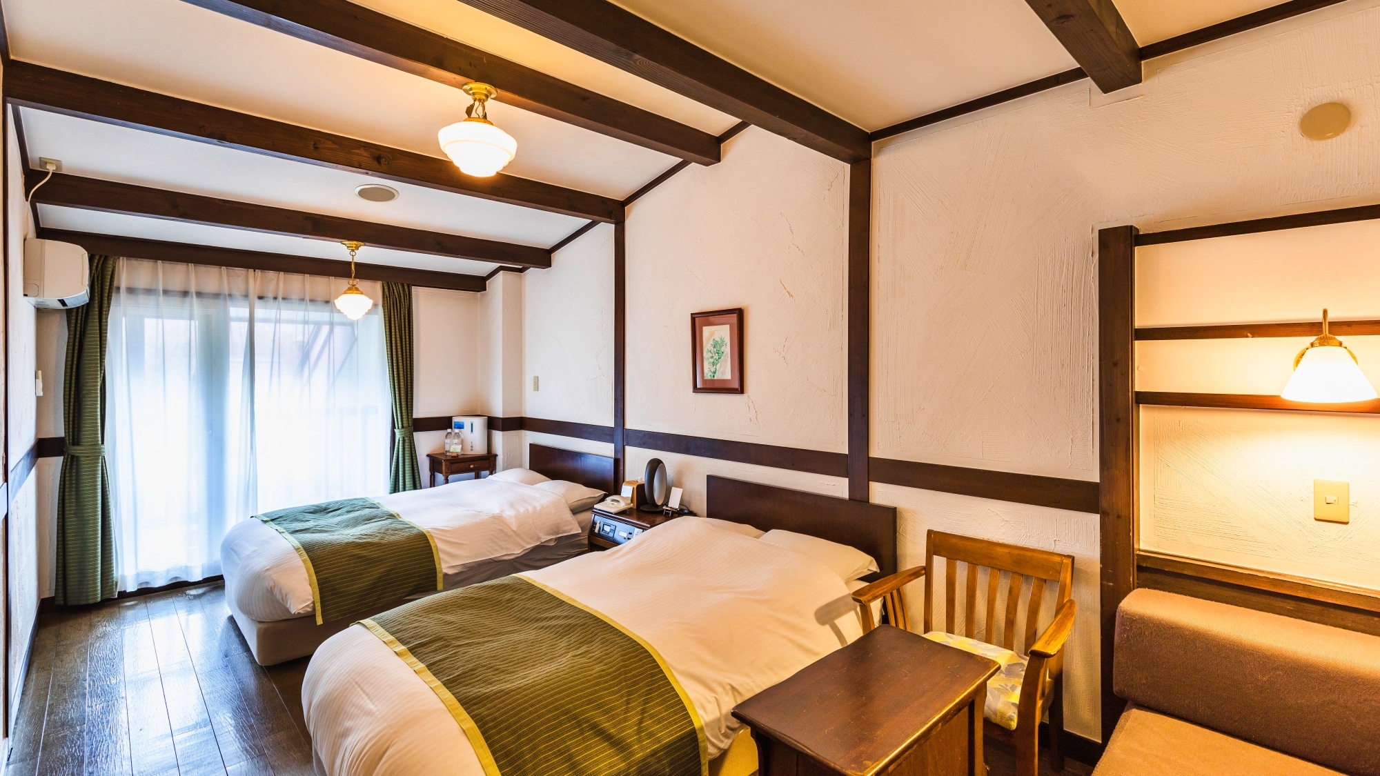 [Standard Twin] Enjoy the scenery that changes with the seasons from a room with calm colors.