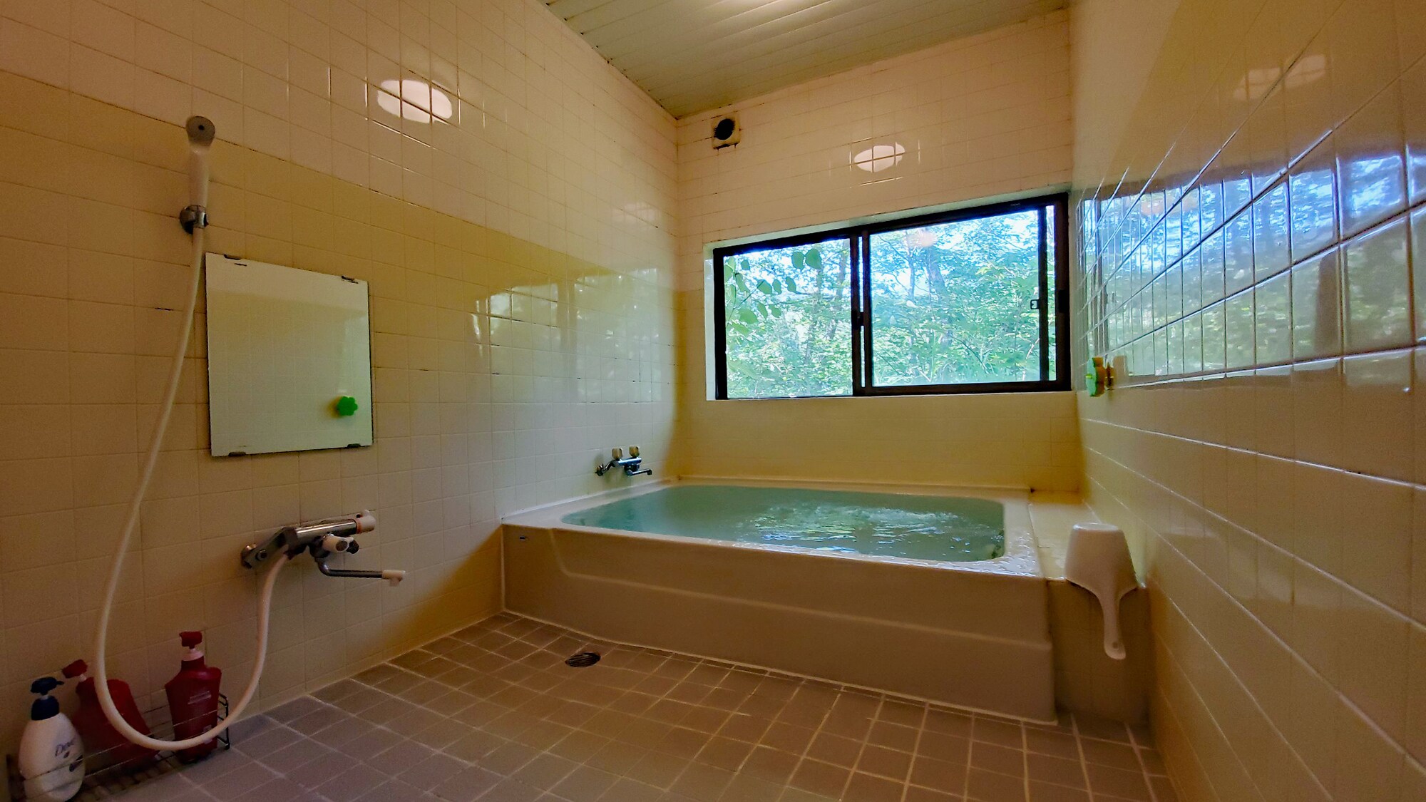 24-hour private bath