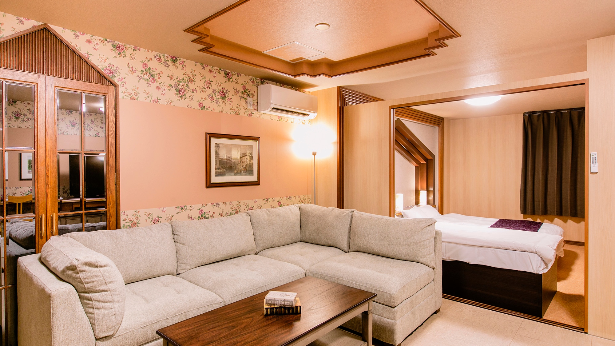 [Suite] The highest-ranked wide room in the main building. Bedroom separate & sofa expandable (with kitchen) (80 sqm ~)