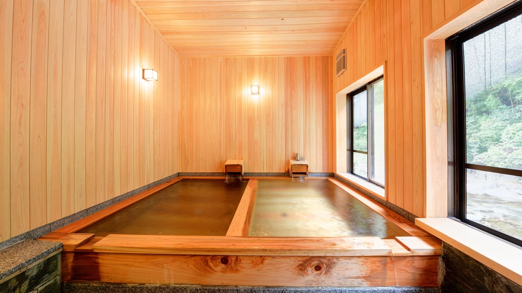 *Cypress bath - Renovated in 2016! Enjoy the free-flowing hot spring water and the beautiful scenery.