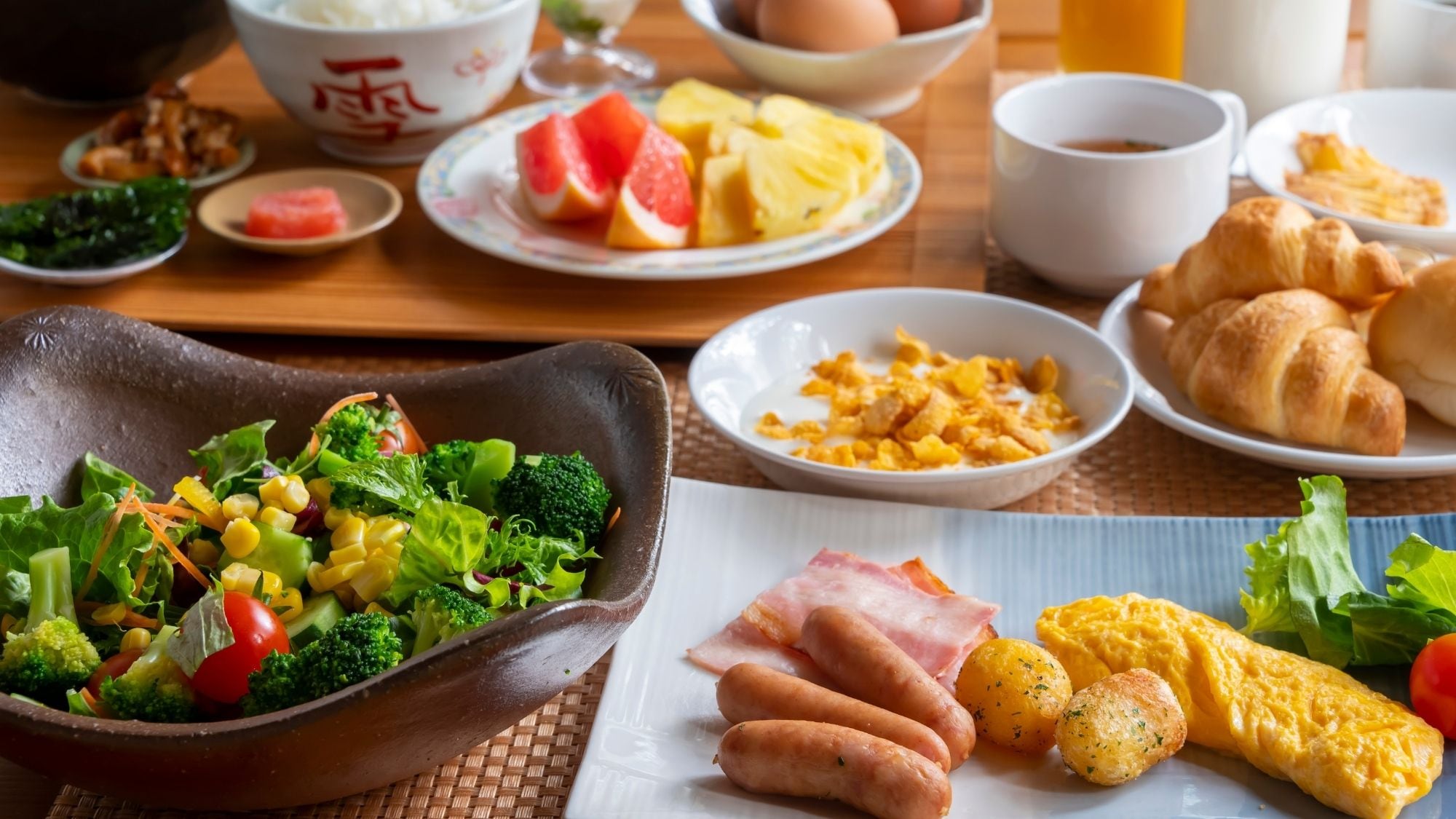 Our Japanese and Western breakfast buffet offers a wide variety of rice accompaniments unique to Yamagata.