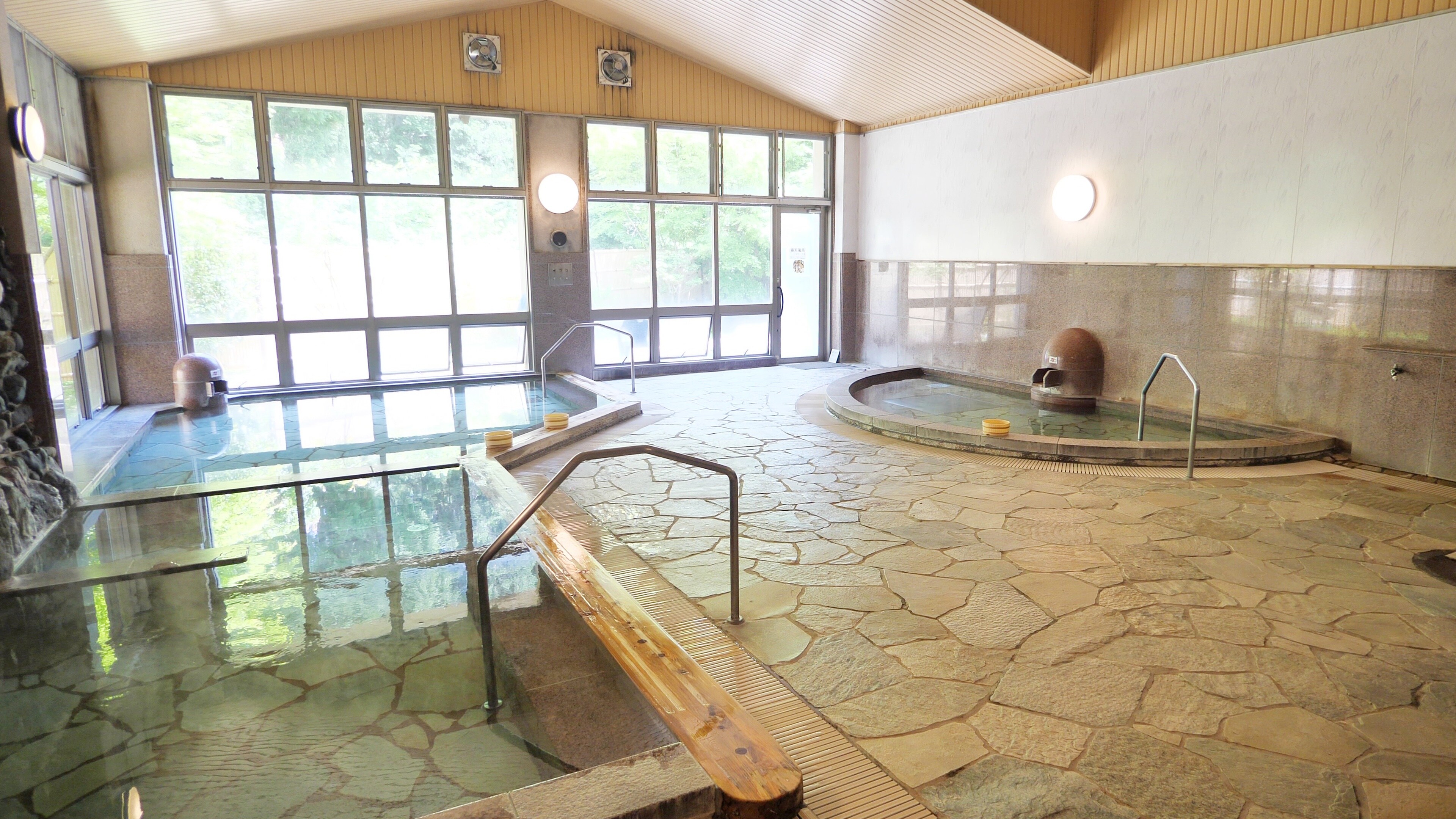 Large communal bath, indoor bath